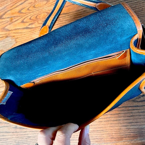 Vintage good condition Dooney and Bourke purse genuine leather - Picture 4 of 4